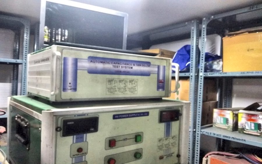 Automatic tan delta and capacitance test kit